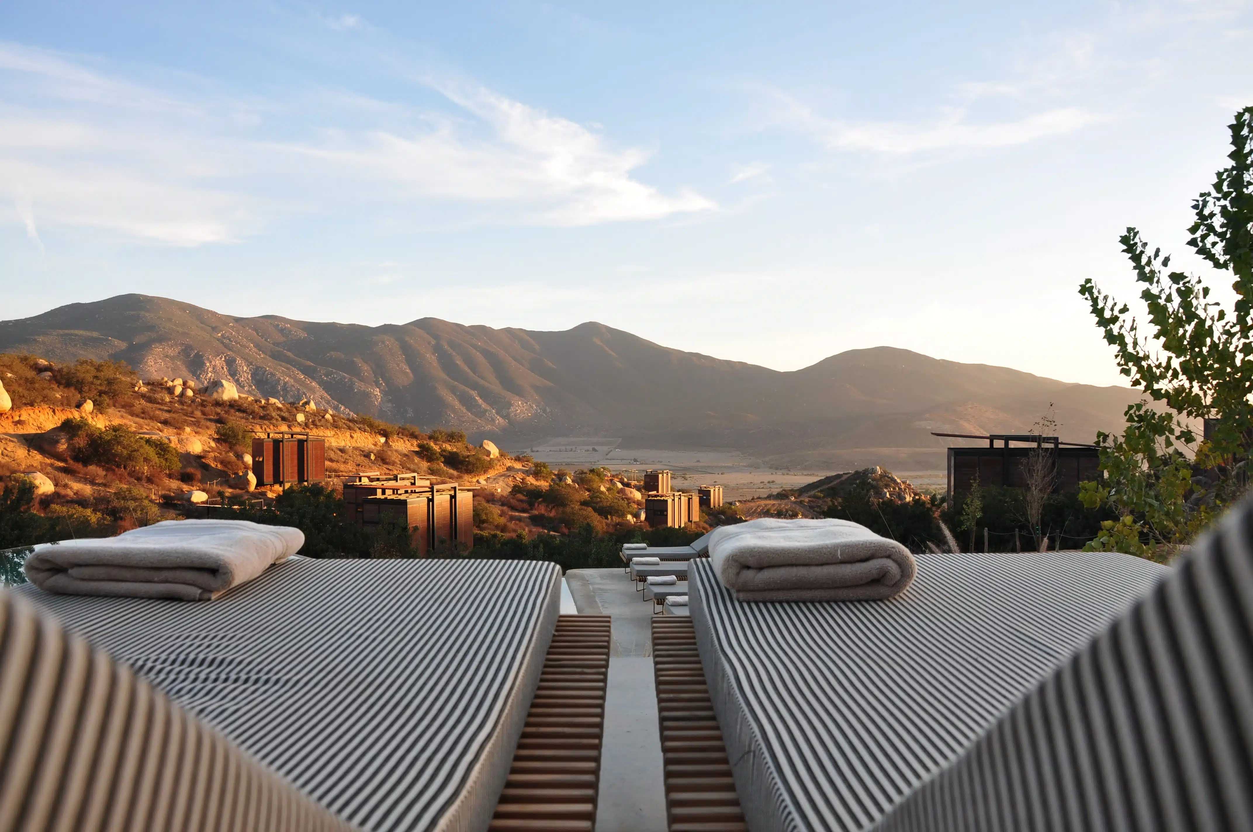 Hotel with beds overlooking mountains