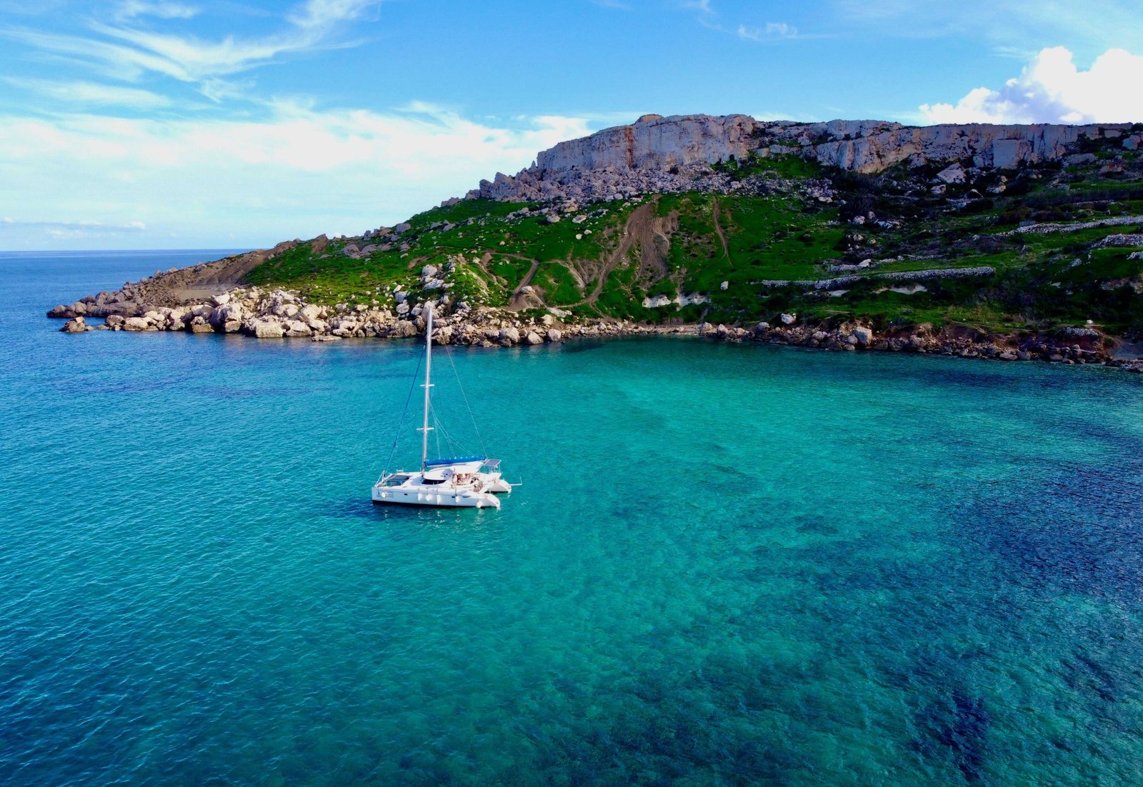 Catamaran tour in Milos Adamas