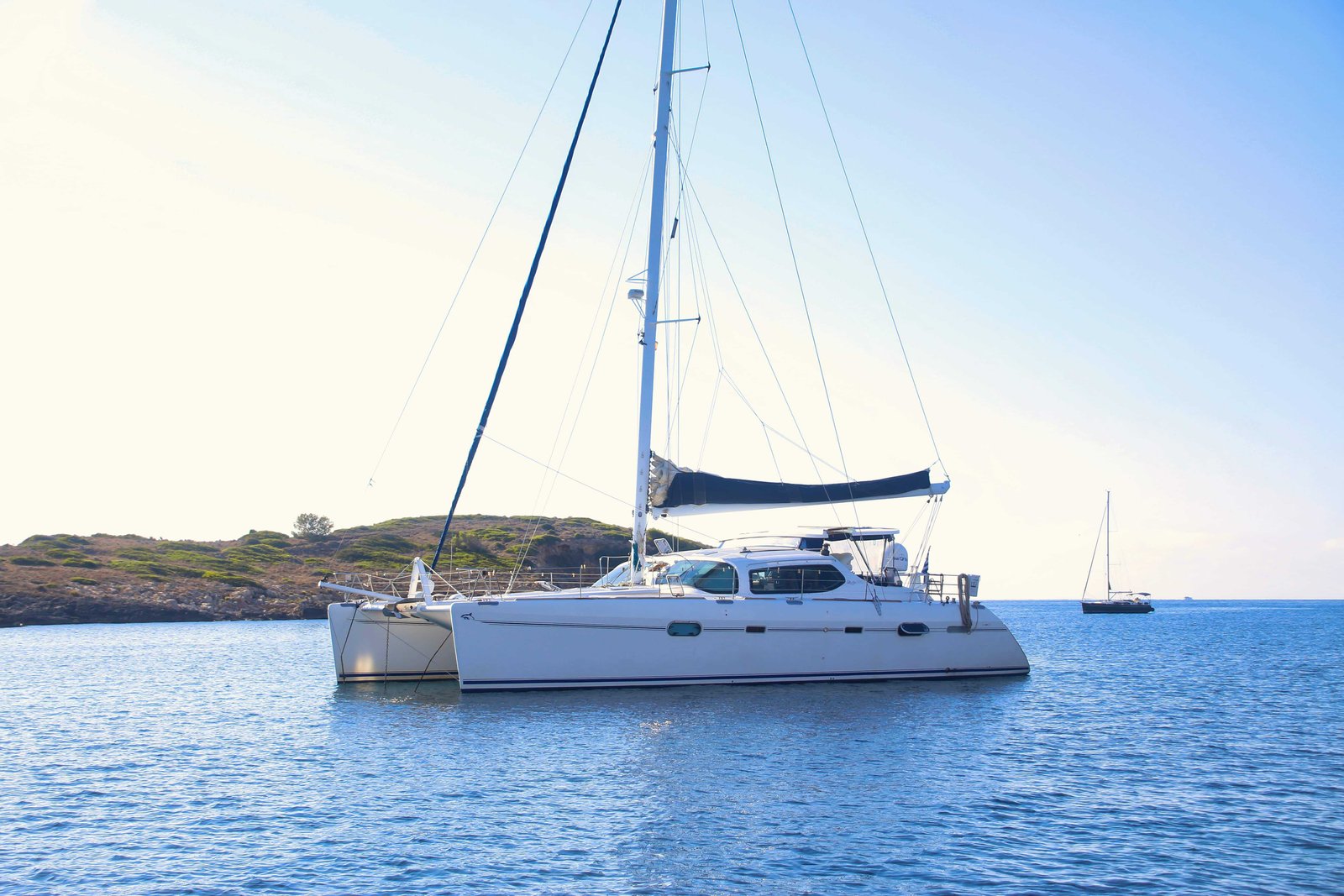 Catamaran tour in Milos
