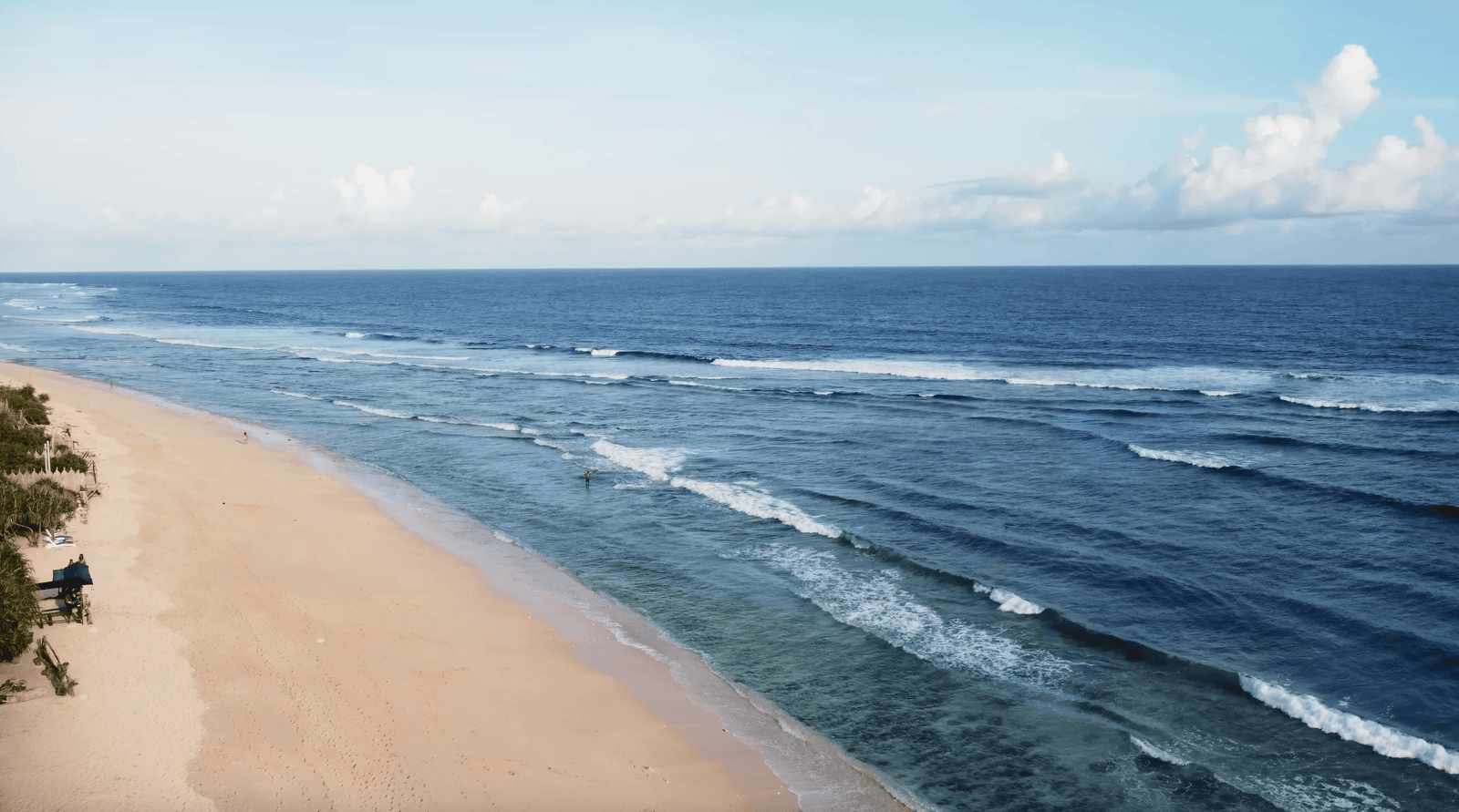 Sunny day in Nyang Nyang beach