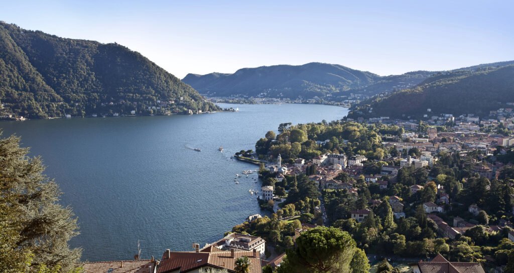 Map of Lake Como (Best Towns, Hotels & How to Plan Your Trip) 22 Overview of Cernobbio