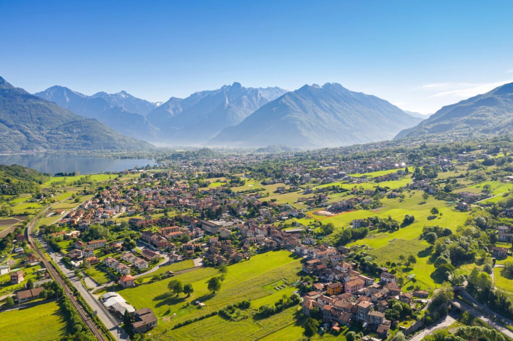 Map of Lake Como (Best Towns, Hotels & How to Plan Your Trip) 31 Colico overview