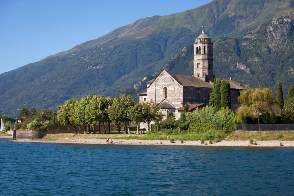 Map of Lake Como (Best Towns, Hotels & How to Plan Your Trip) 33 Gravedona