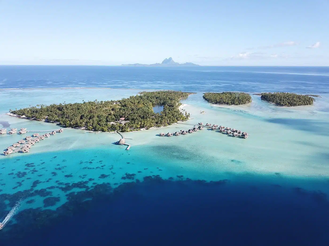 Le Taha'a Island by drone