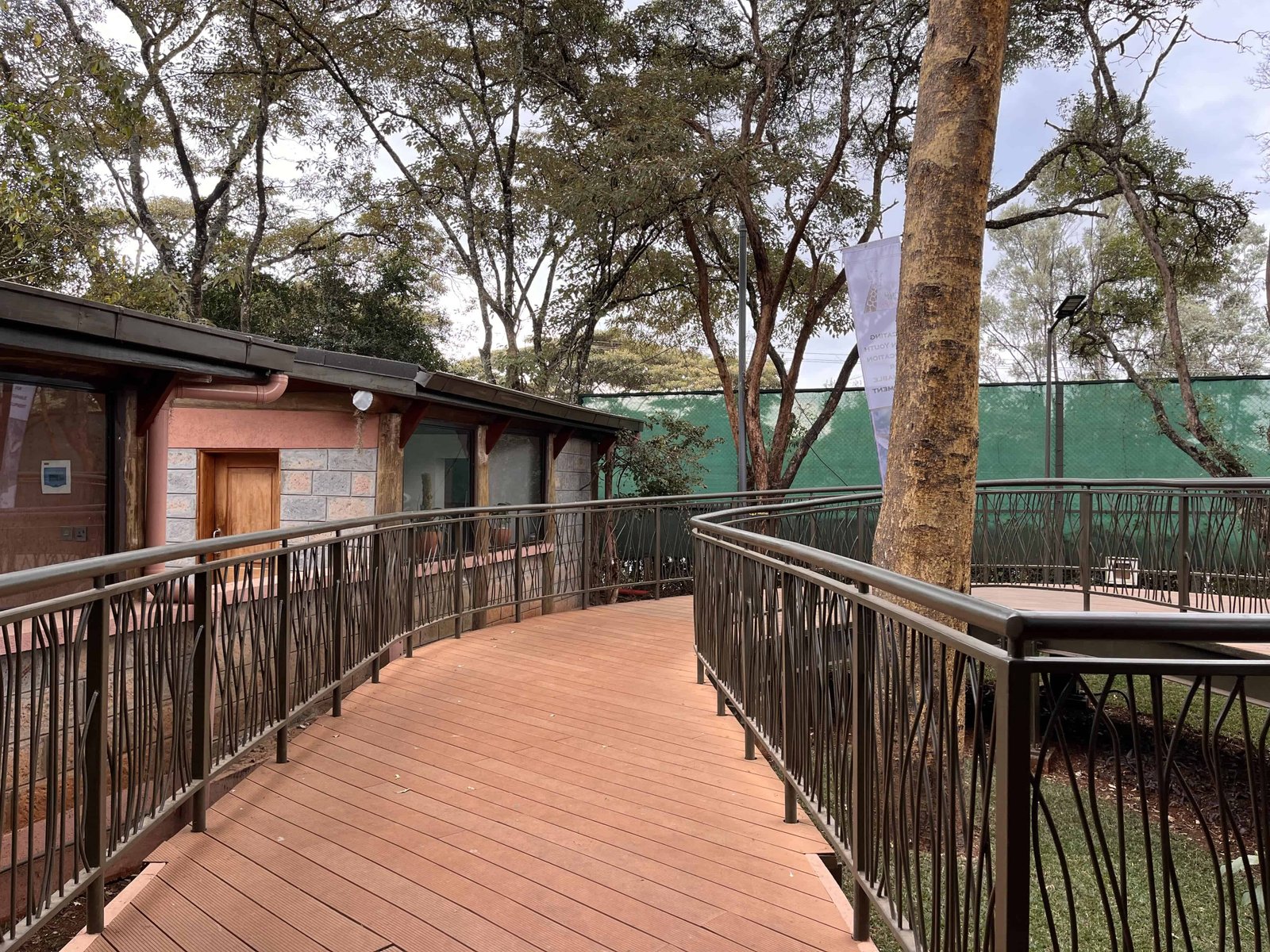 Short route you'll have to follow to reach the giraffes