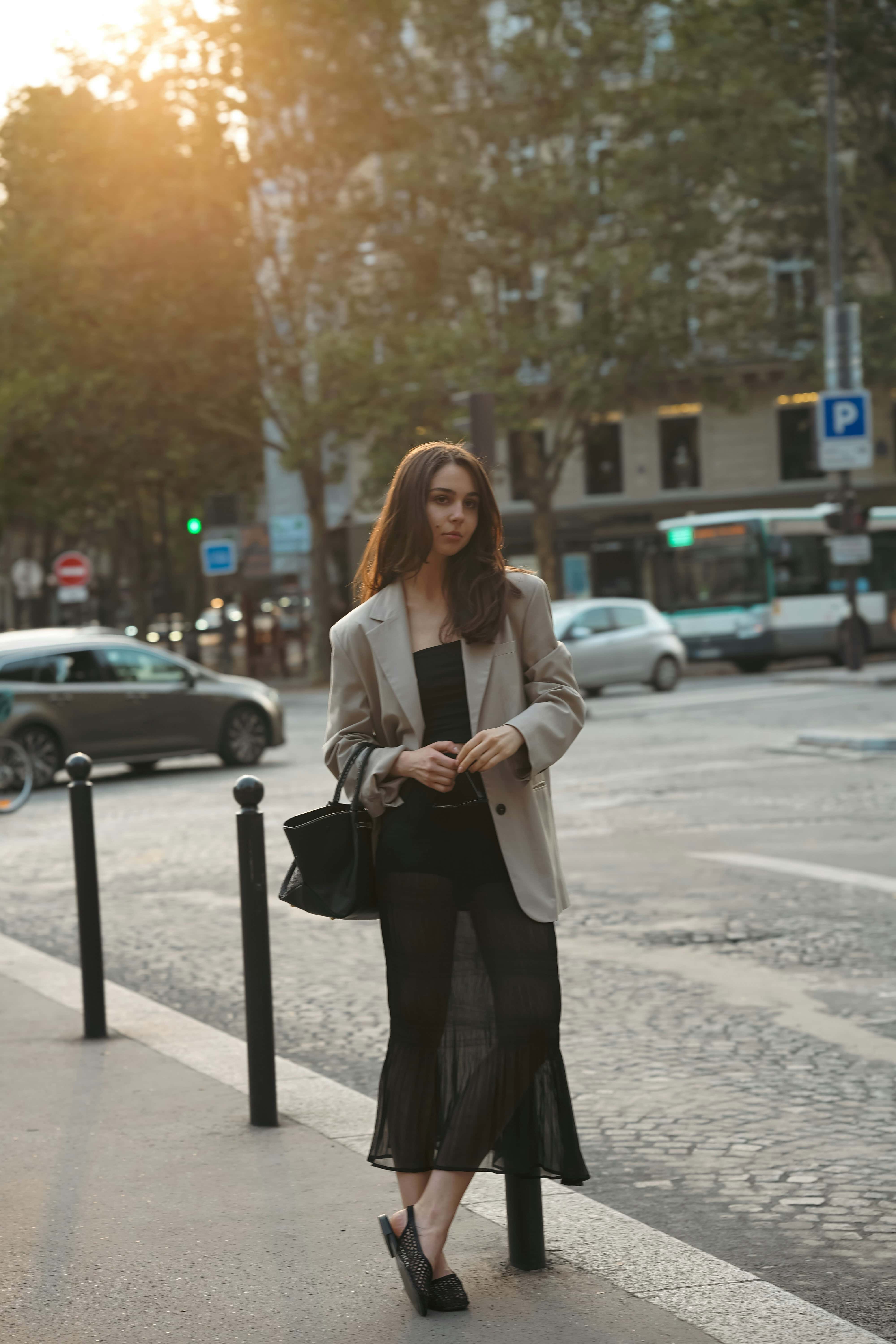 2 Days in Paris Itinerary: Top Activities With Map 19 Women dressed fashionably in Paris