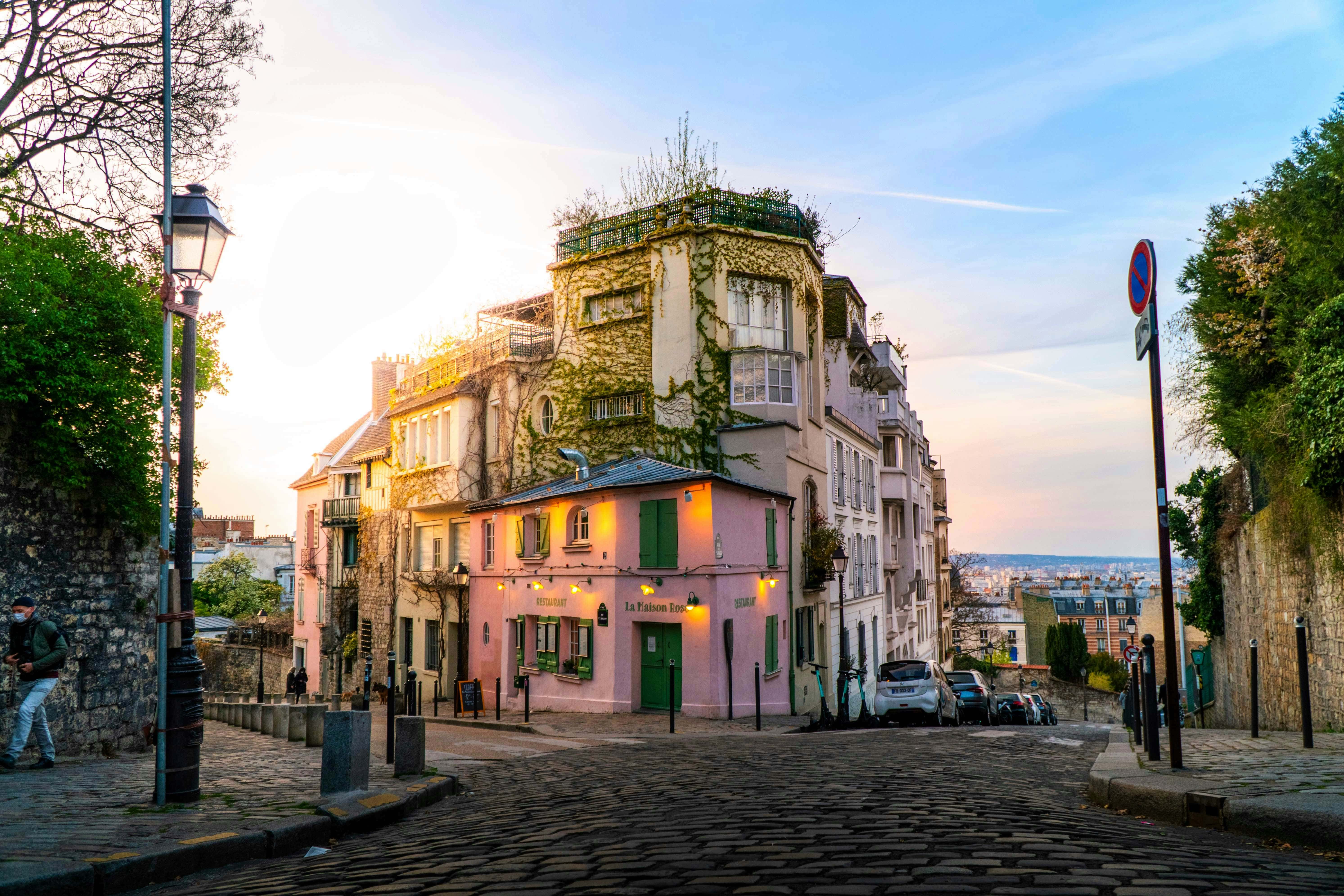 2 Days in Paris Itinerary: Top Activities With Map 17 Montmartre start of the stairs